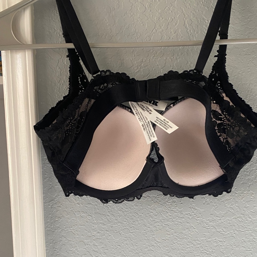 Victoria's Secret Black Lace Underwire T-Shirt Bra - Picture 2 of 3